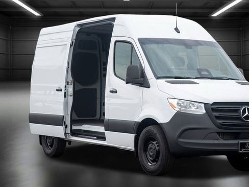 Used 2025 Mercedes-Benz Sprinter 2500 image 8