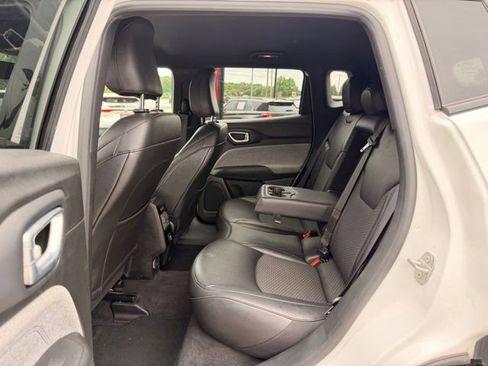 Used 2024 Jeep Compass Latitude AWD/4WD image 12