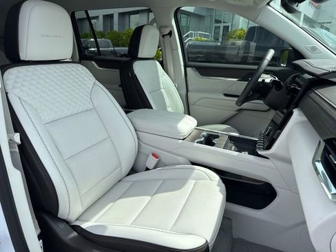 Used 2025 GMC Acadia Denali FWD image 30