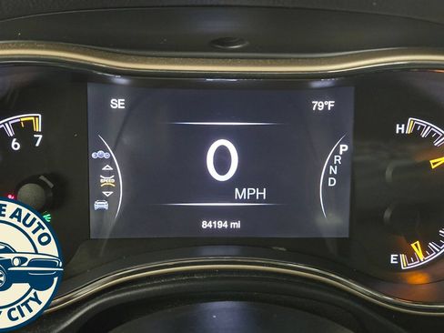 Used 2017 Jeep Grand Cherokee Overland AWD/4WD image 12