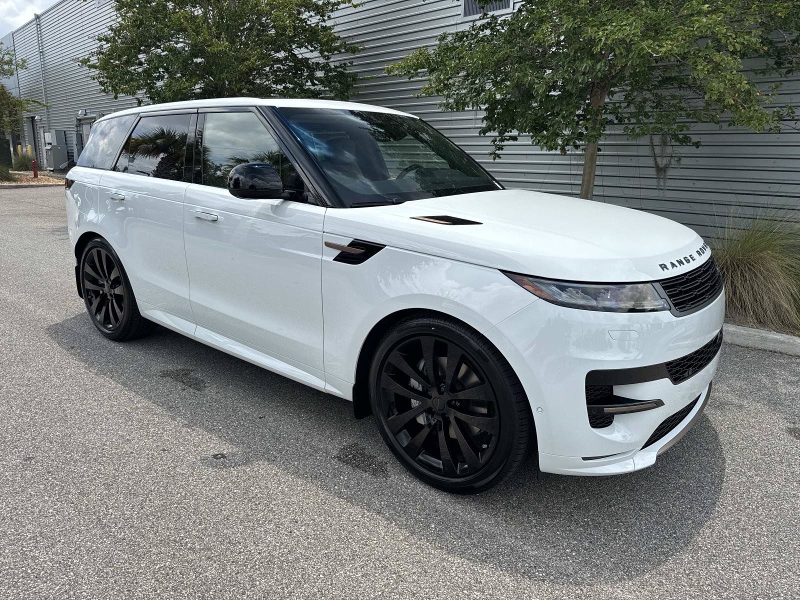 New 2026 Land Rover Range Rover Sport Dynamic SE AWD/4WD image 4