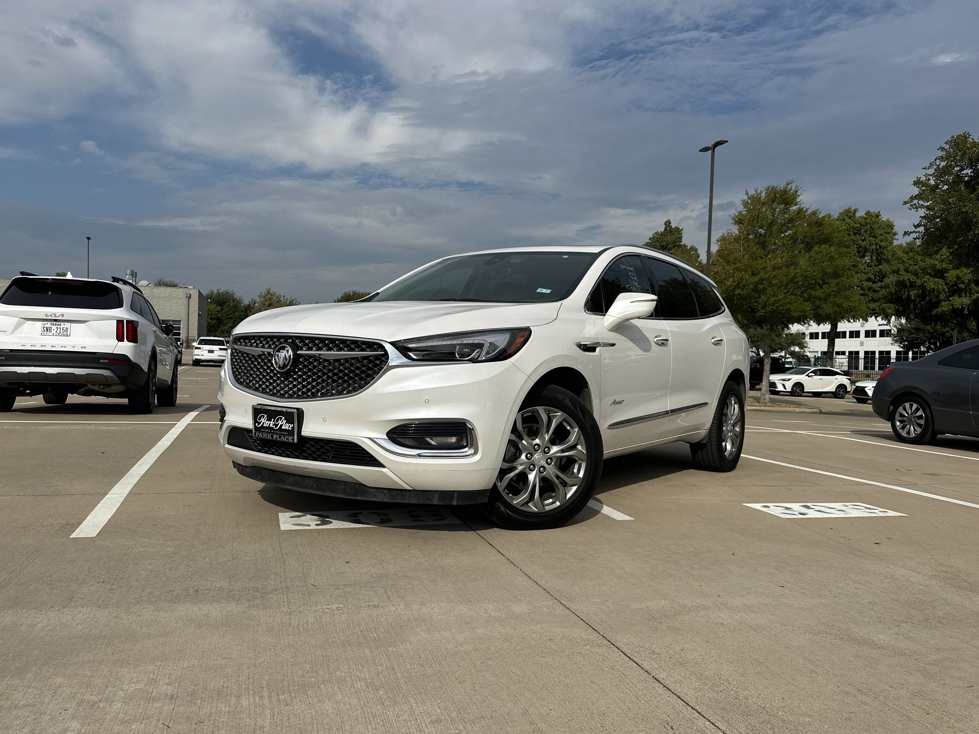 Used 2020 Buick Enclave Avenir w/ Avenir Technology Package FWD image 1