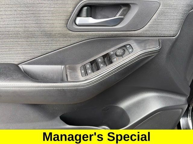 Used 2023 Nissan Rogue SV FWD image 12