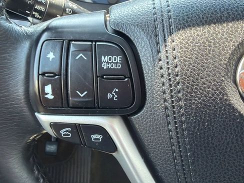 Used 2017 Toyota Sienna XLE w/ XLE Navigation Package FWD image 12