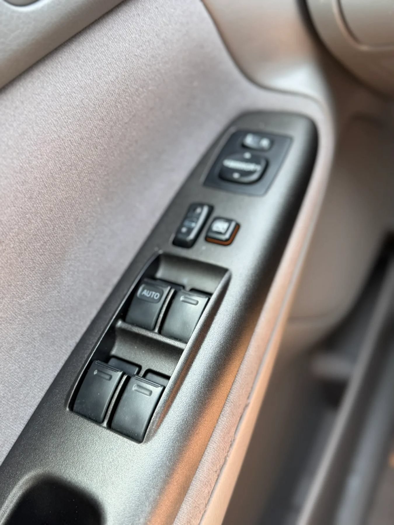 Used 2005 Toyota Camry LE FWD image 25