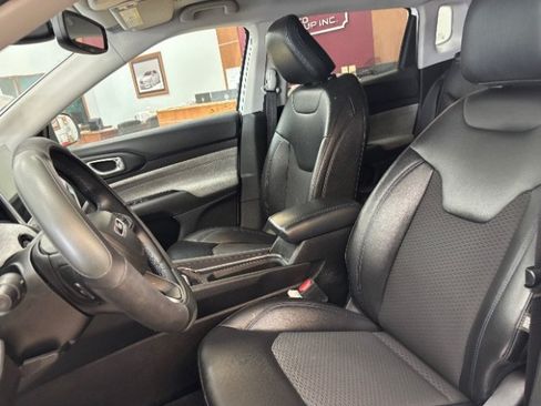 Used 2022 Jeep Compass Latitude w/ Convenience Group FWD image 10