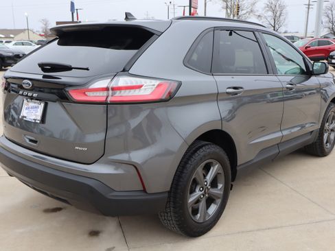 Used 2024 Ford Edge SEL w/ Sport Appearance Package image 5