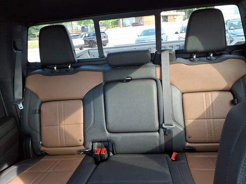 Used 2023 Chevrolet Silverado 1500 High Country w/ High Country Premium Package AWD/4WD image 21