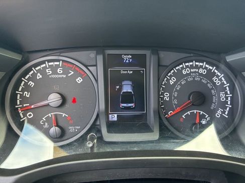 Used 2022 Toyota Tacoma SR image 30