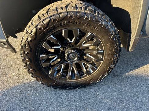 Used 2024 Chevrolet Silverado 2500 LTZ image 2