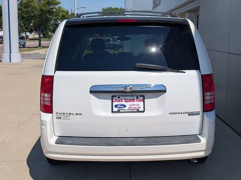 Used 2010 Chrysler Town & Country Touring w/ Family Value Group FWD image 6