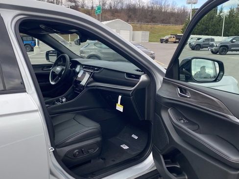 New 2025 Jeep Grand Cherokee L Limited w/ Black Appearance Package image 28