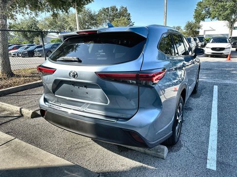 Used 2022 Toyota Highlander XLE FWD image 8