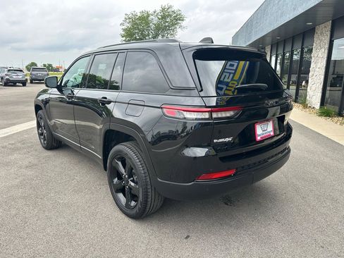 Used 2025 Jeep Grand Cherokee Limited w/ Black Appearance Package AWD/4WD image 5
