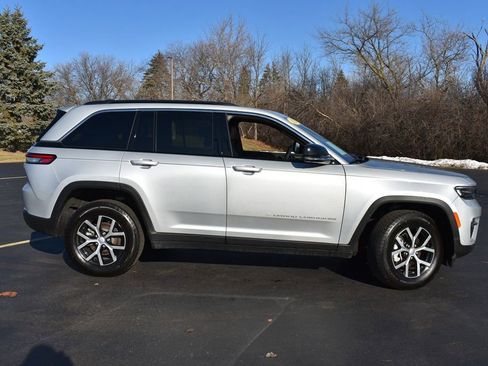 Certified 2025 Jeep Grand Cherokee Limited w/ Luxury Tech Group II image 4