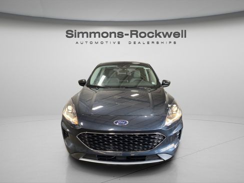 Used 2022 Ford Escape SE w/ Cold Weather Package image 2