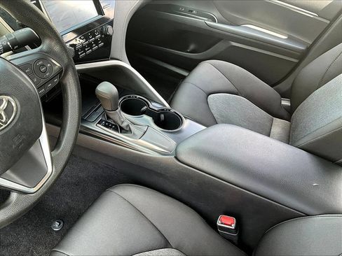Used 2019 Toyota Camry LE FWD image 19