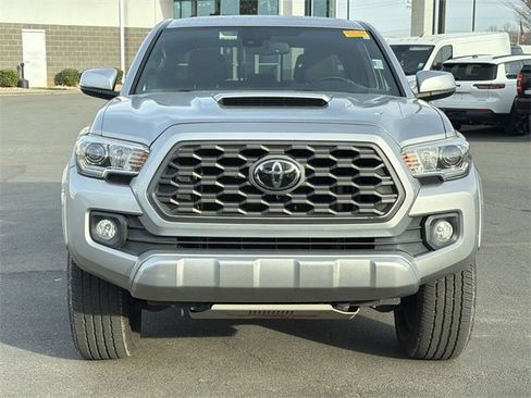 Used 2022 Toyota Tacoma TRD Sport image 9