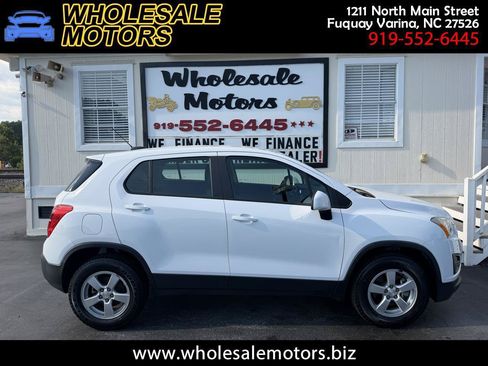 Used 2016 Chevrolet Trax LS AWD/4WD image 1