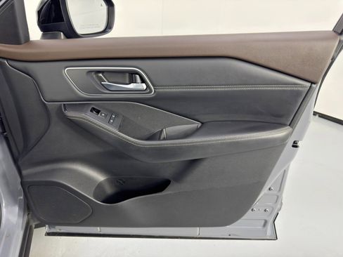 Used 2021 Nissan Rogue SL w/ Premium Package image 42