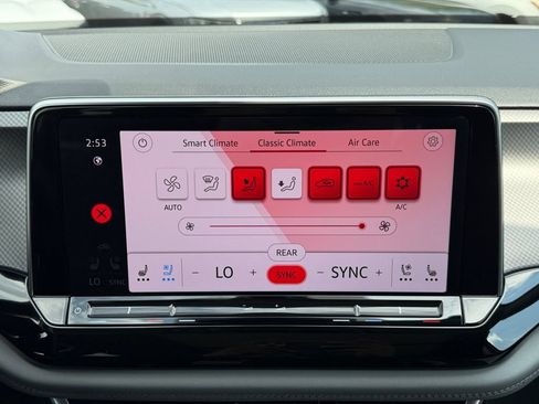 Used 2026 Volkswagen Atlas Peak Edition AWD/4WD image 16