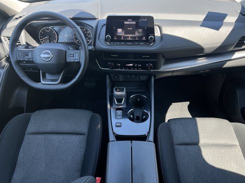 Certified 2026 Nissan Rogue SV FWD image 3