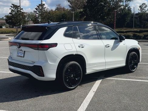 New 2026 Volkswagen Tiguan SE R-Line image 8