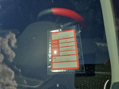 Used 2019 Jeep Cherokee Limited FWD image 6