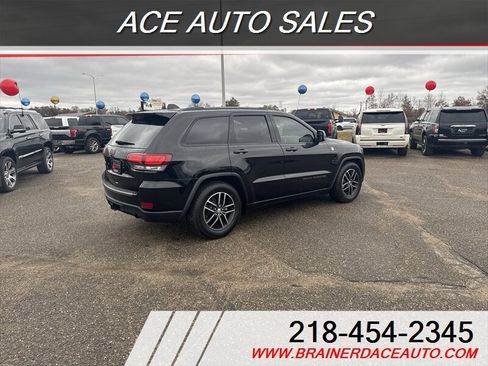 Used 2017 Jeep Grand Cherokee Trailhawk image 3