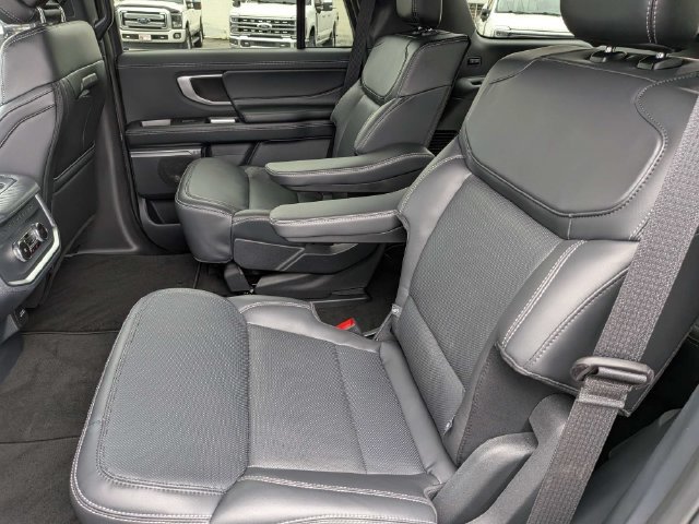 Used 2026 Ford Expedition Platinum w/ Stealth Appearance Package AWD/4WD image 16