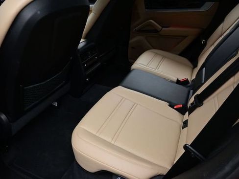 Certified 2024 Porsche Cayenne AWD/4WD image 14