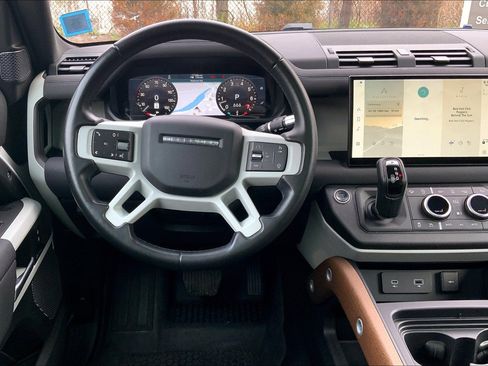 Used 2022 Land Rover Defender 110 S image 5