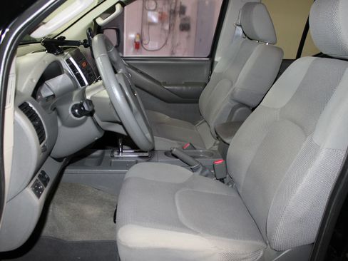 Used 2012 Nissan Frontier SV RWD image 19