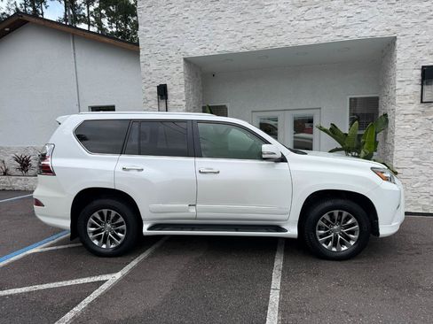 Used 2017 Lexus GX 460 Luxury w/ Preferred Accessory Package AWD/4WD image 19