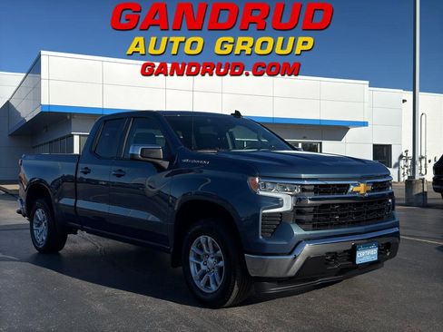 Used 2024 Chevrolet Silverado 1500 LT image 1
