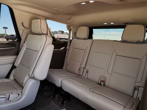 Used 2021 GMC Yukon Denali w/ Denali Premium Package AWD/4WD image 5