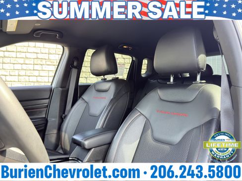 Used 2025 Jeep Compass Trailhawk AWD/4WD image 10