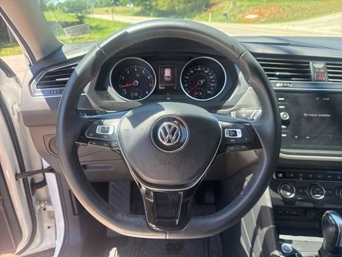 Used 2020 Volkswagen Tiguan SEL FWD image 15