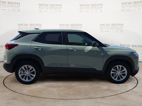 Used 2025 Chevrolet TrailBlazer LS w/ LS Convenience Package FWD image 6