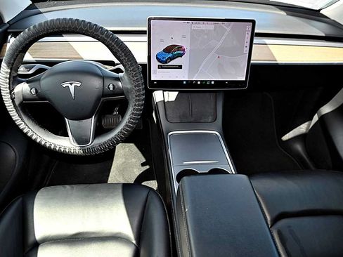 Used 2021 Tesla Model Y Long Range AWD/4WD image 19