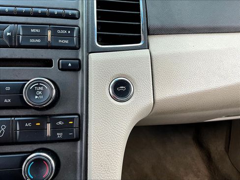 Used 2012 Ford Taurus SE FWD image 16