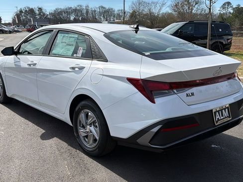 New 2026 Hyundai Elantra SE FWD image 8