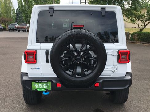 Used 2024 Jeep Wrangler Unlimited Sahara AWD/4WD image 6