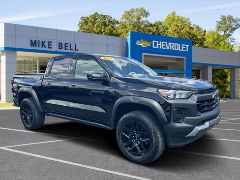 Used 2024 Chevrolet Colorado Trail Boss w/ Technology Package AWD/4WD image 1