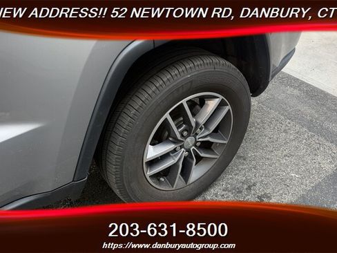 Used 2017 Jeep Grand Cherokee Limited AWD/4WD image 10