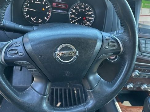 Used 2017 Nissan Pathfinder Platinum w/ Family Entertainment Package image 8