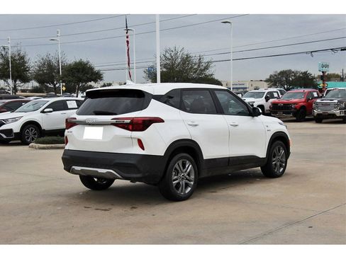 Used 2023 Kia Seltos LX image 6