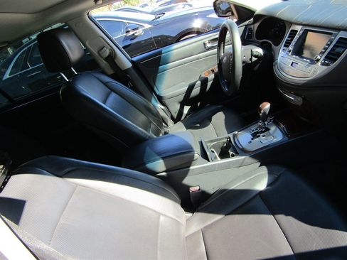 Used 2010 Hyundai Genesis 4.6 image 5