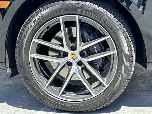 Certified 2026 Porsche Macan AWD/4WD image 26