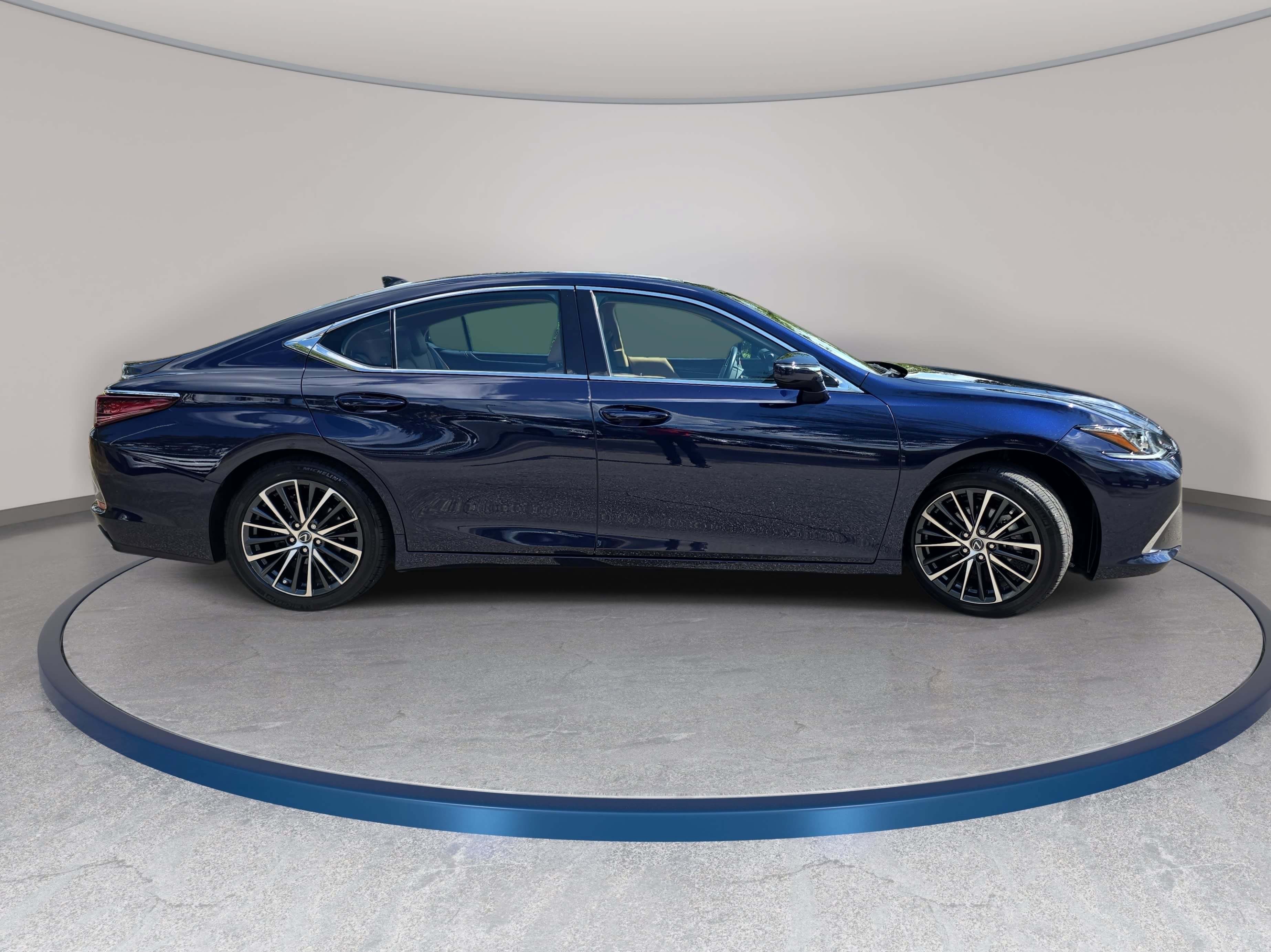 Used 2025 Lexus ES 350 w/ Premium Package FWD image 4